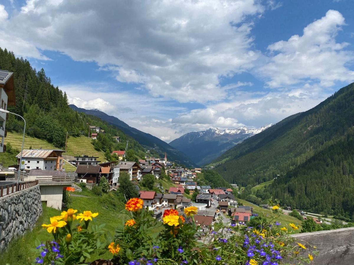 Hotel Garni Central - Zimmer - Studios - Apartments Капл Екстериор снимка