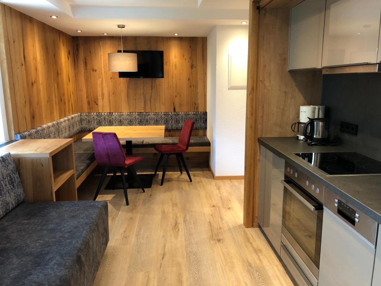 Hotel Garni Central - Zimmer - Studios - Apartments Капл Екстериор снимка